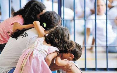 SUPERIOR TRIBUNAL DE JUSTIÇA CONCEDE LIBERDADE PROVISÓRIA A GENITORA DE 04 (QUATRO) CRIANÇAS REINCIDENTE NO CRIME DE TRÁFICO DE DROGAS